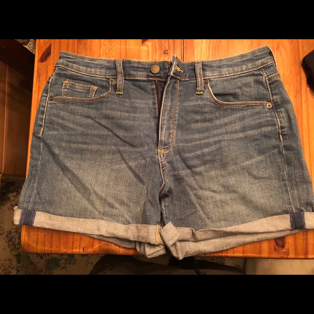 Universal Thread Shorts